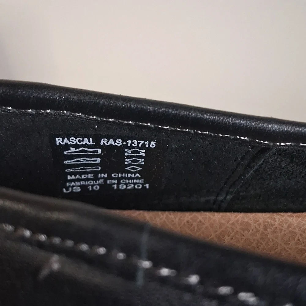 Taos Footwear Black Flats - Picture 3 of 9